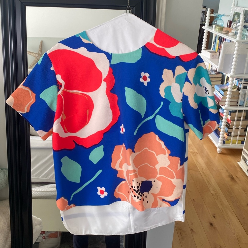 Kate Spade top, shorter in front than back, size small.